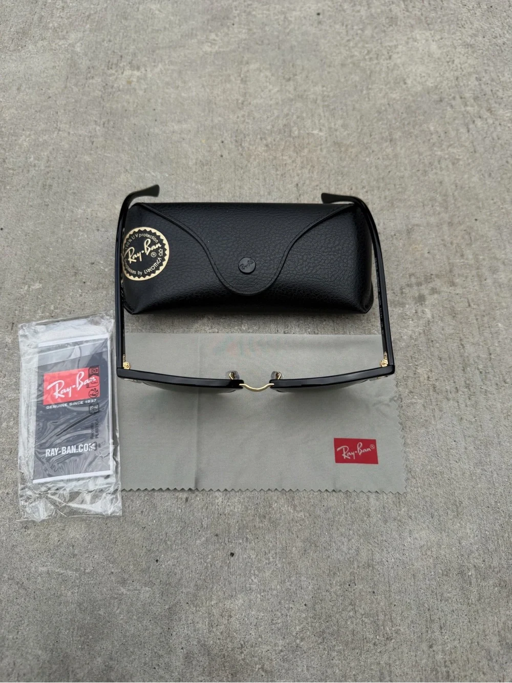 Rayban RB3016 Clubmaster Sunglasses G-15 Lens Black Gold Arista Frame